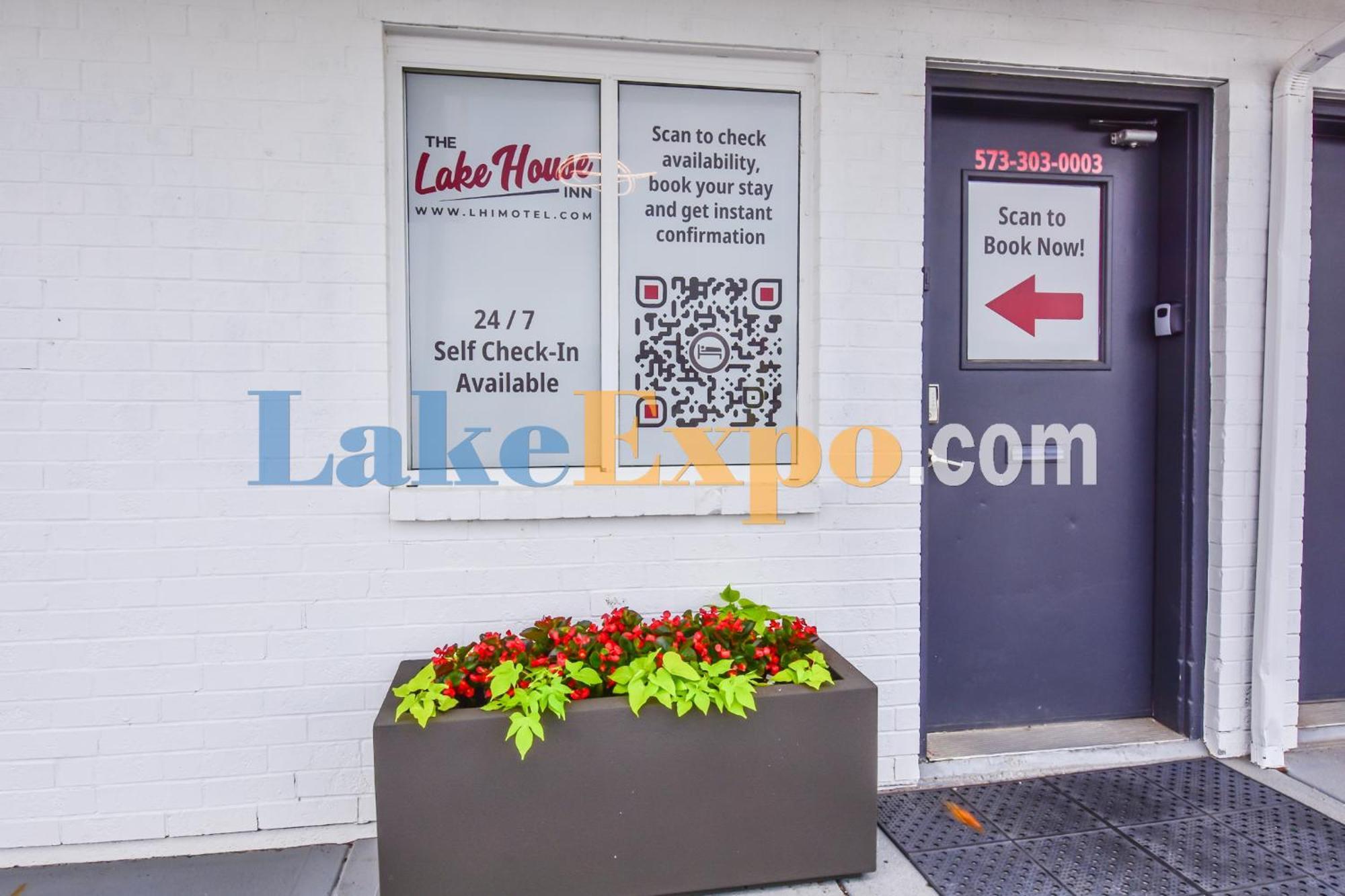 The Lake House Inn Laurie Exterior photo