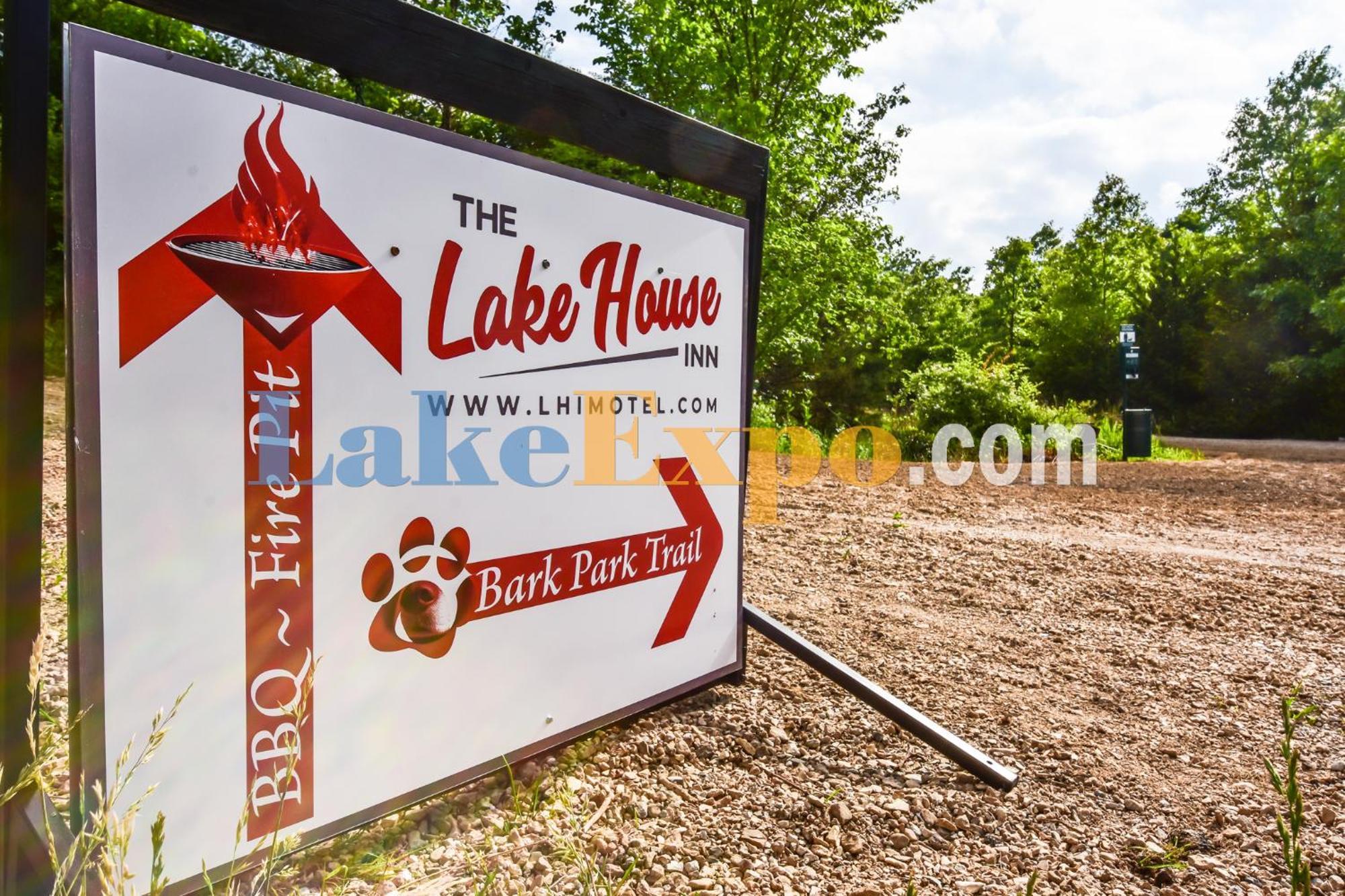 The Lake House Inn Laurie Exterior photo