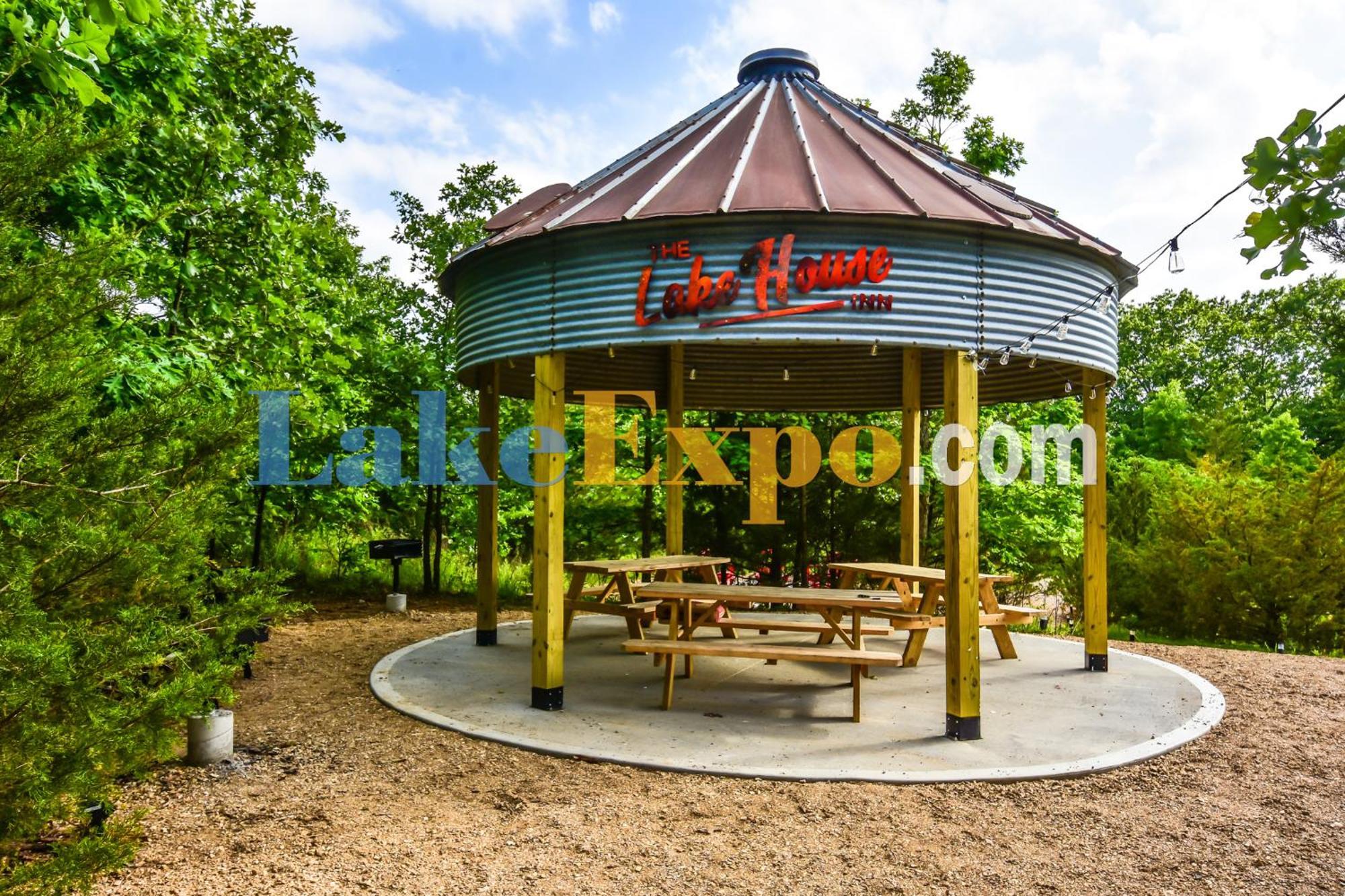 The Lake House Inn Laurie Exterior photo