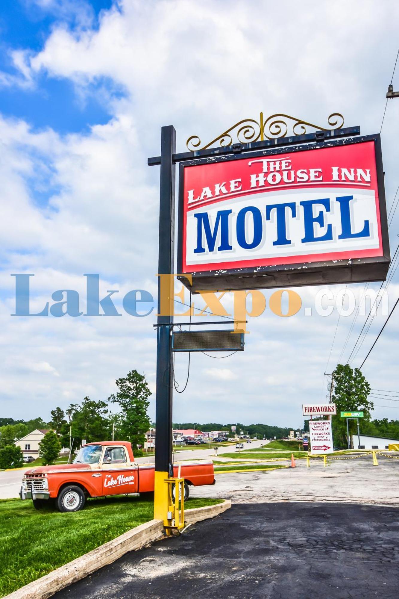 The Lake House Inn Laurie Exterior photo