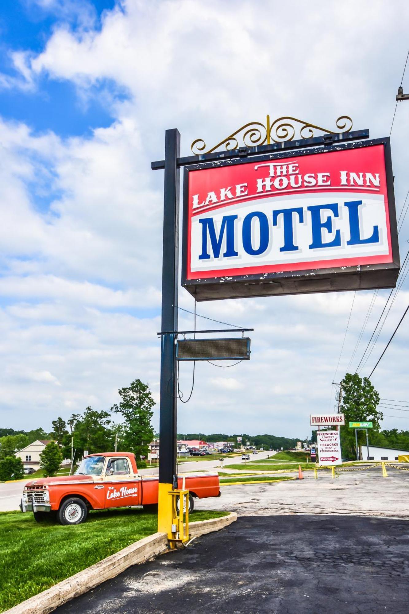 The Lake House Inn Laurie Exterior photo